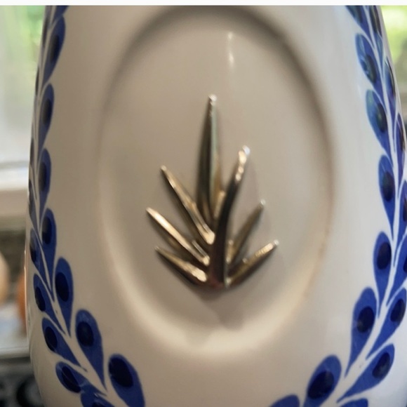 Clause azul tequila bottle - Picture 2 of 5